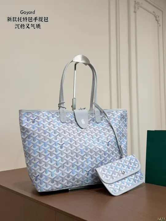 Goyard Size: 34 x27cm--16